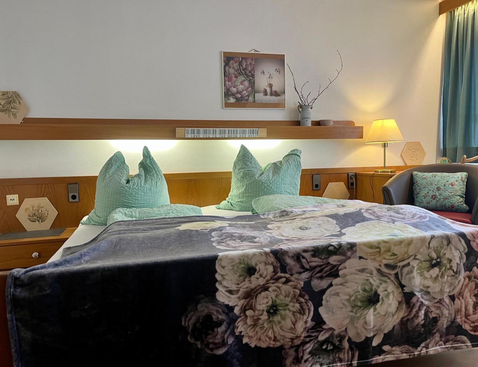 Goldener Hahn B&B Baiersbronn - Ferienwohnungen Mit Hotel Service Nahe Gartenschau Tal X 部屋 写真